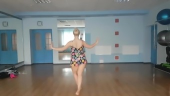 high definition butt amateur arab dance