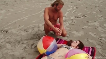 longhair lick oral pussy reality beach bikini blowjob